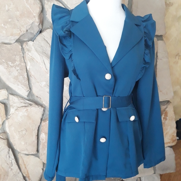 NWT! Femenine Ruffled Blazer - Picture 4 of 6